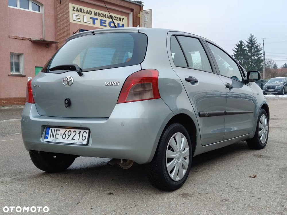 Toyota Yaris 1.3 Luna A/C - 11