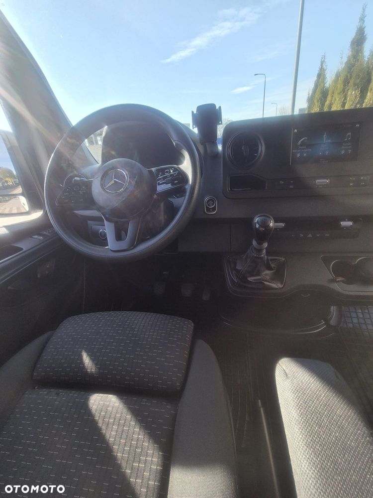 Mercedes-Benz Sprinter - 11