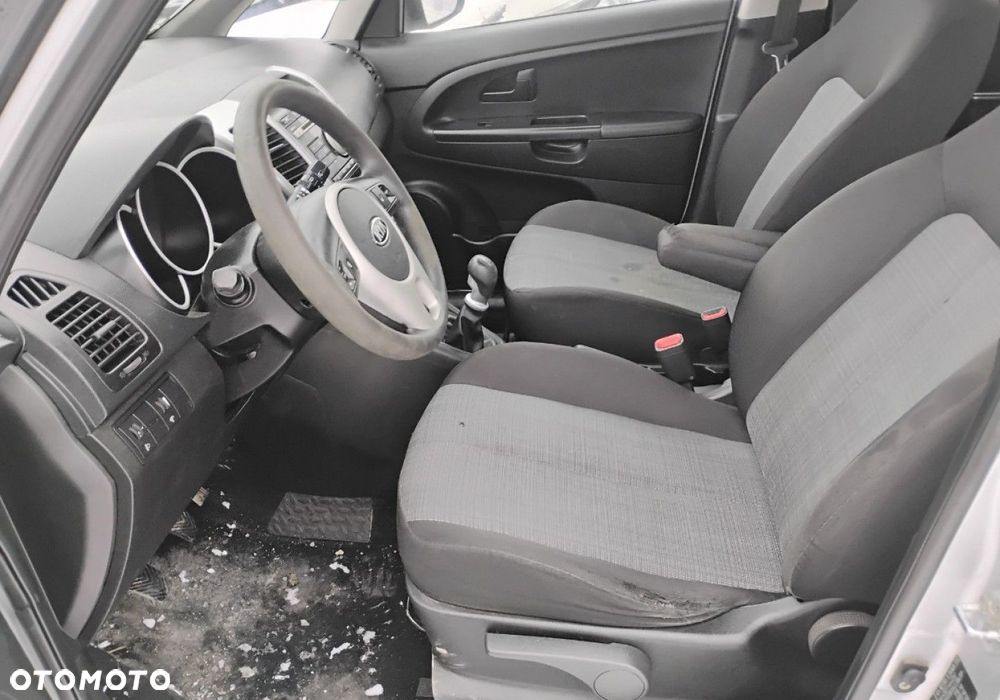 Kia Venga - 7