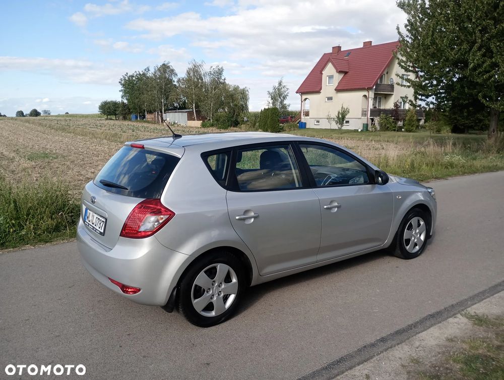 Kia Ceed 1.4 CVVT Attract - 19