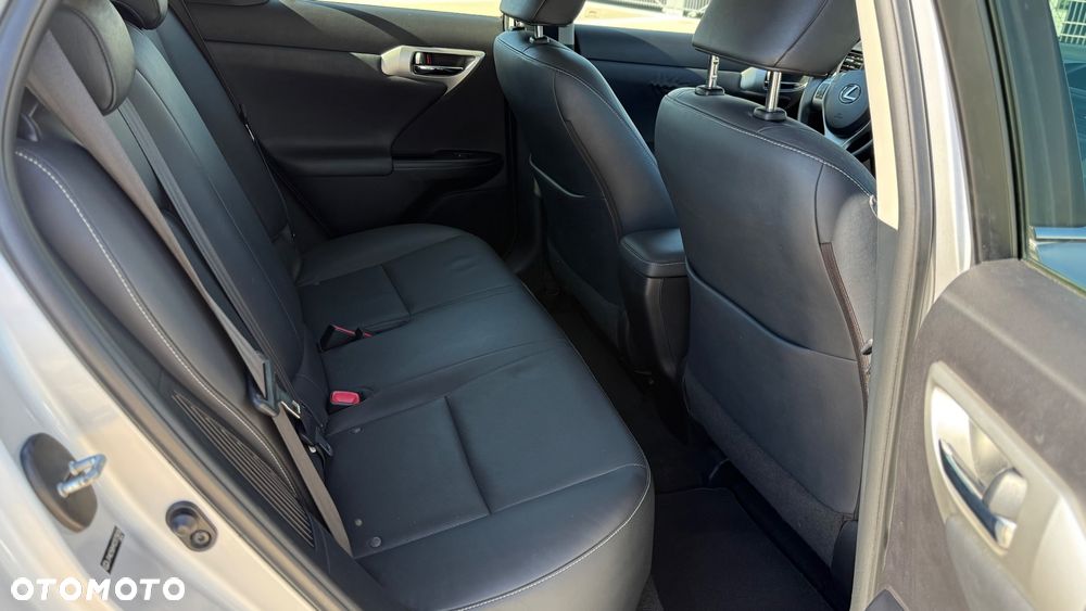 Lexus CT 200h Prestige - 11