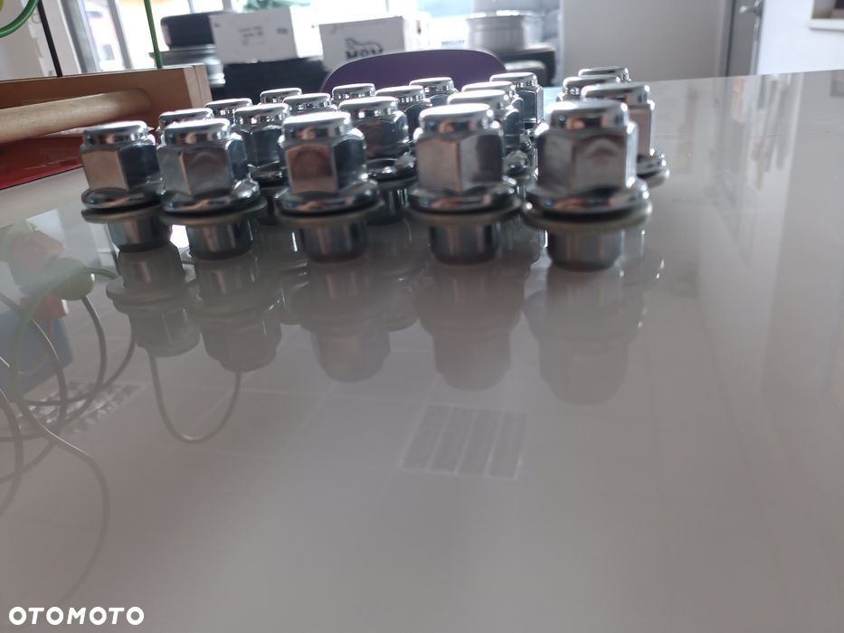 Nakrętki Kół Aluminiowych  Toyota Auris Corolla Rav4 Oryginał Komplet