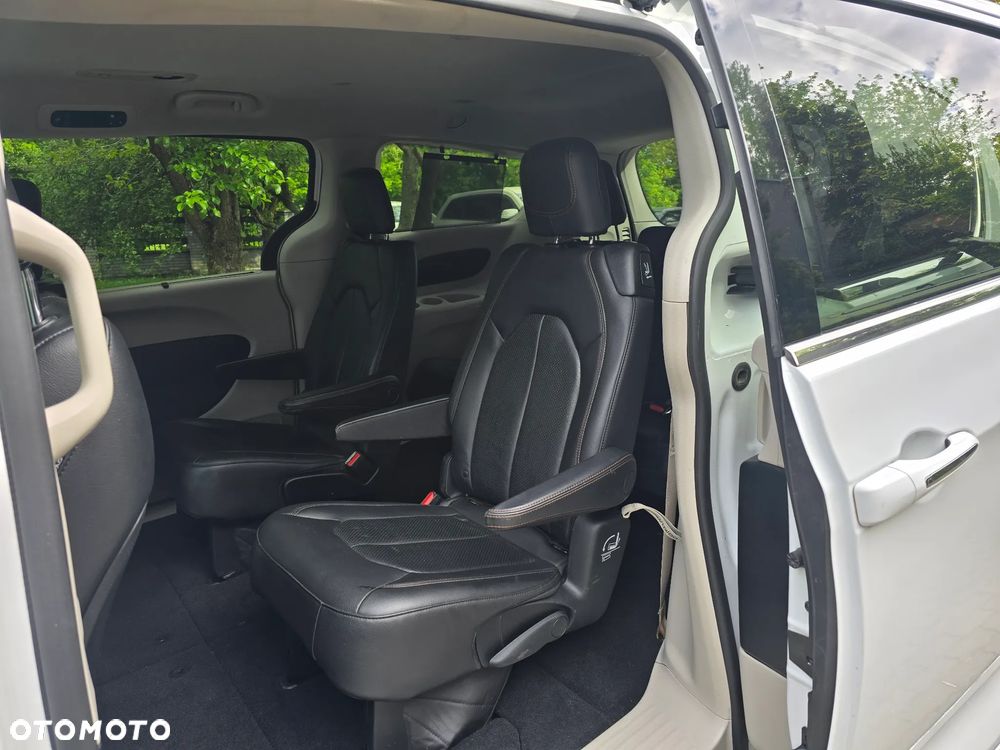 Chrysler Pacifica - 14