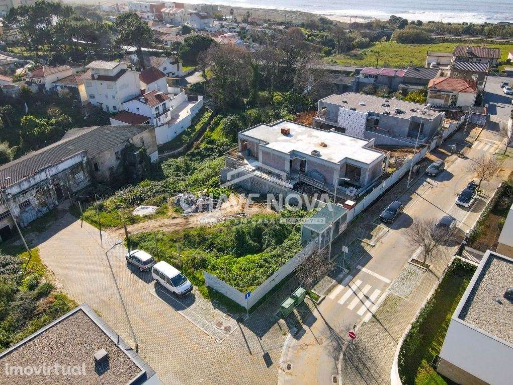 Moradia T3+1 de Luxo c/Piscina em S.Félix da Marinha | a 400m da Praia - Grande imagem: 2/9