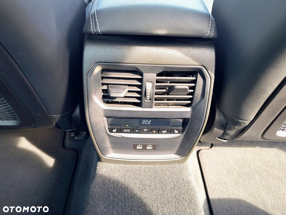 BMW Seria 3 330i xDrive M Sport - 25