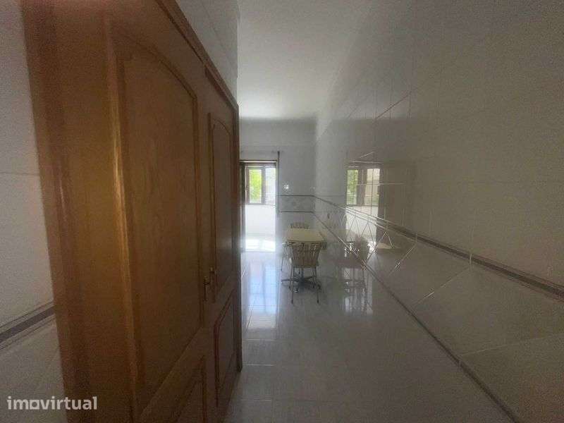 T1 com 3 varandas em Santo António da Caparica - Grande imagem: 2/9