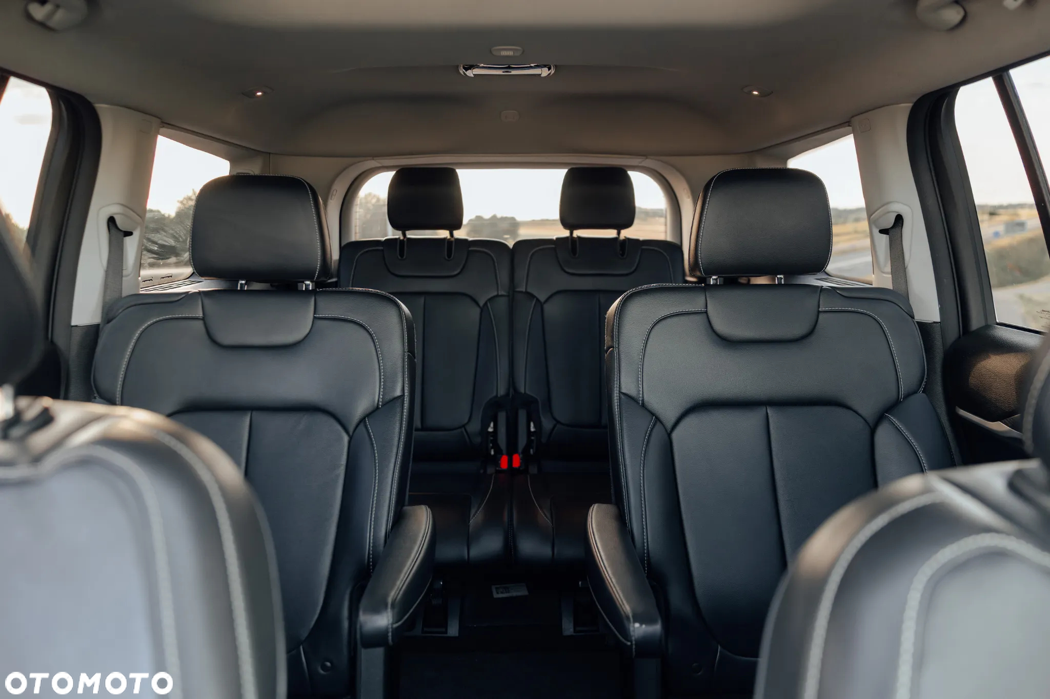 Jeep Grand Cherokee - 25