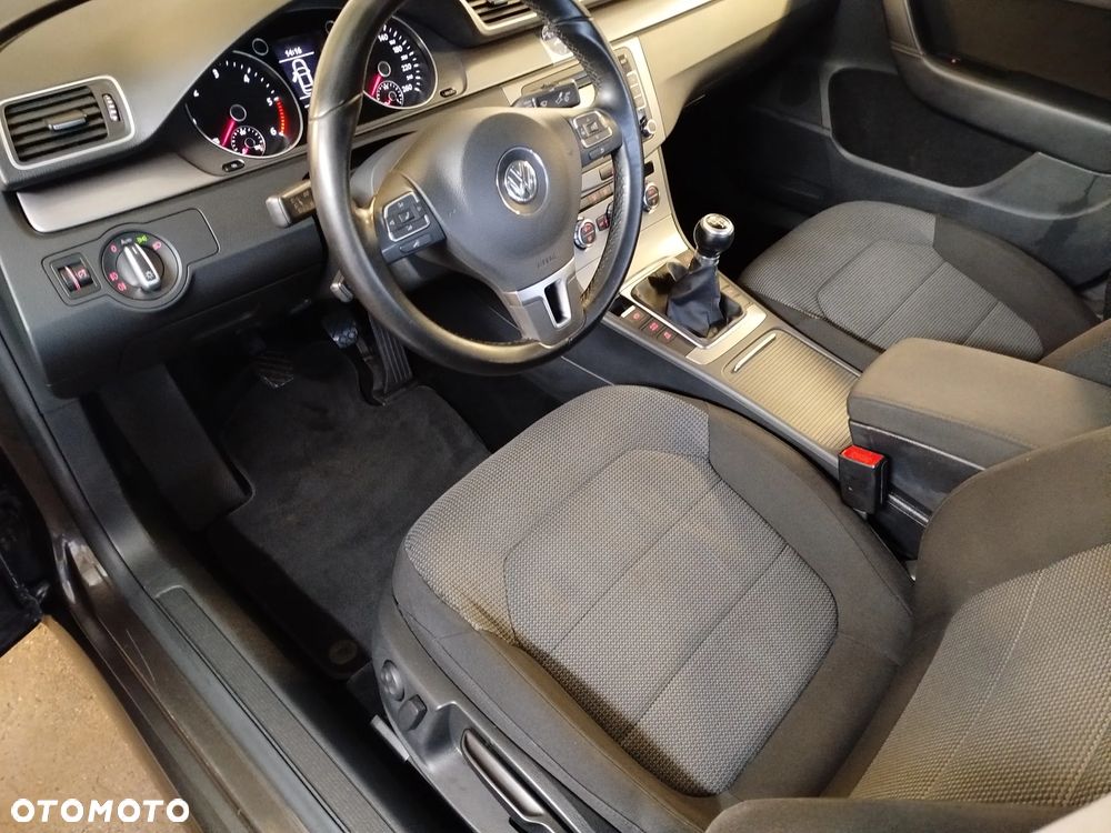 Volkswagen Passat 2.0 TDI Highline - 20