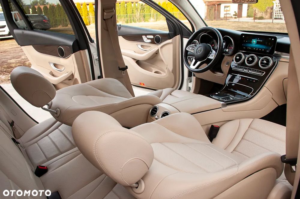 Mercedes-Benz GLC 300 4Matic 9G-TRONIC AMG Line - 30