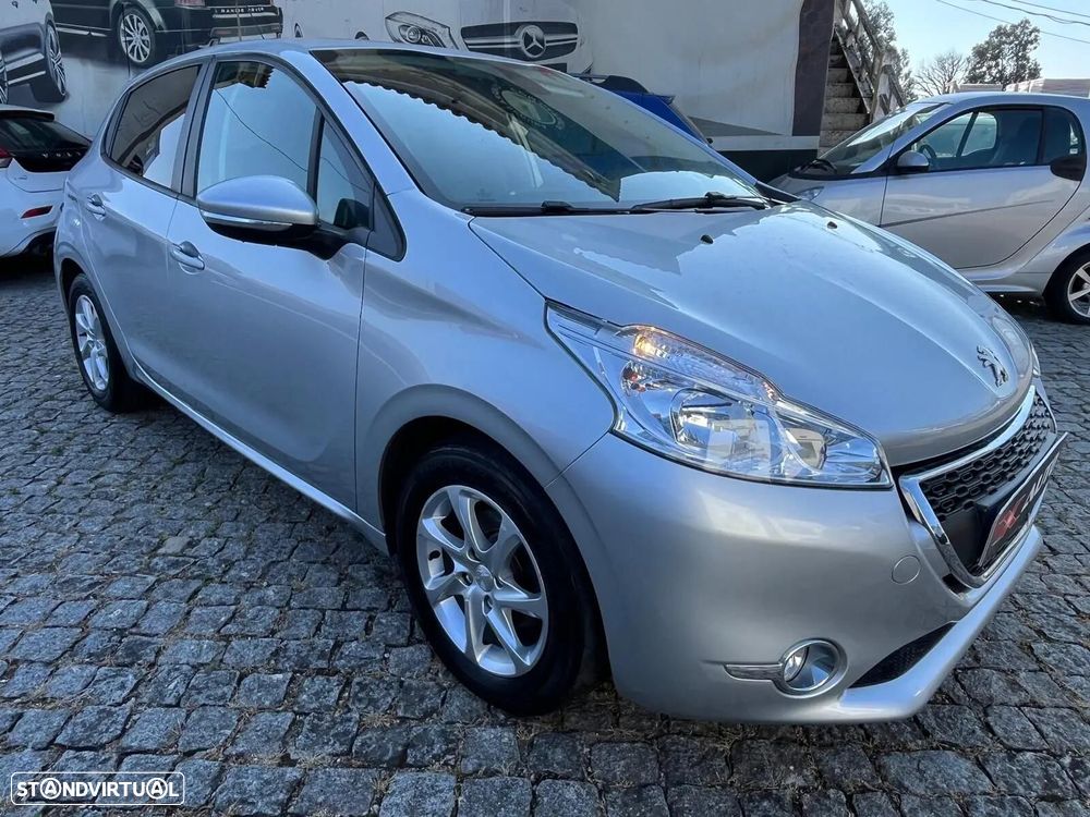 Peugeot 208 - 1