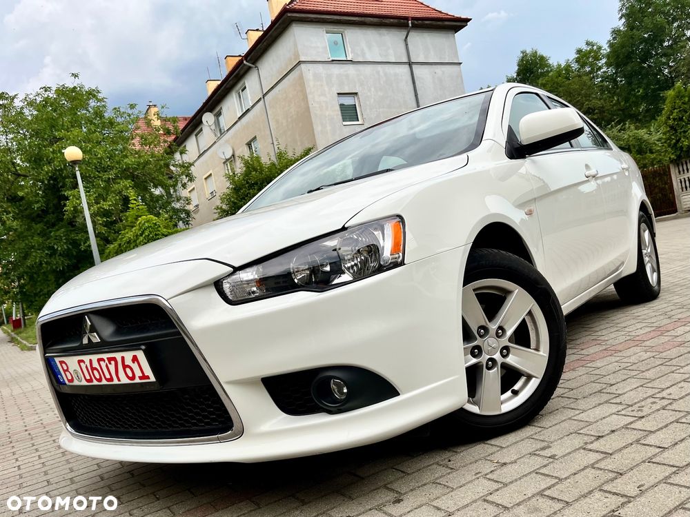 Mitsubishi Lancer 1.5 Inform - 1