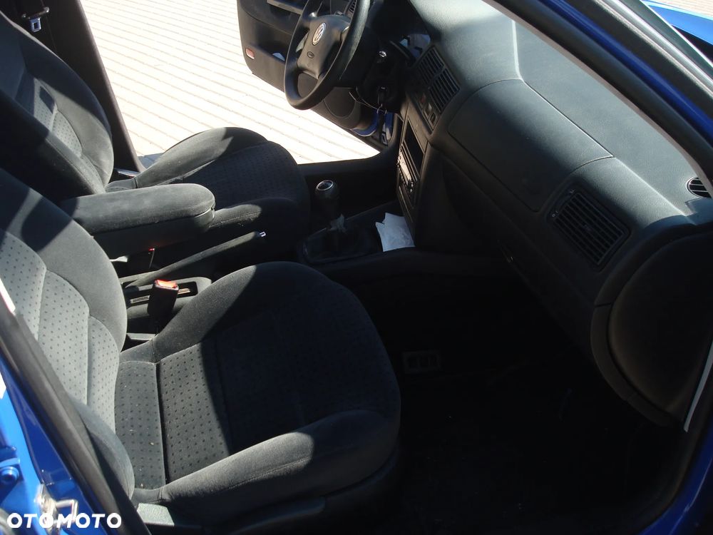 Volkswagen Golf 1.6 Tour Edition - 22