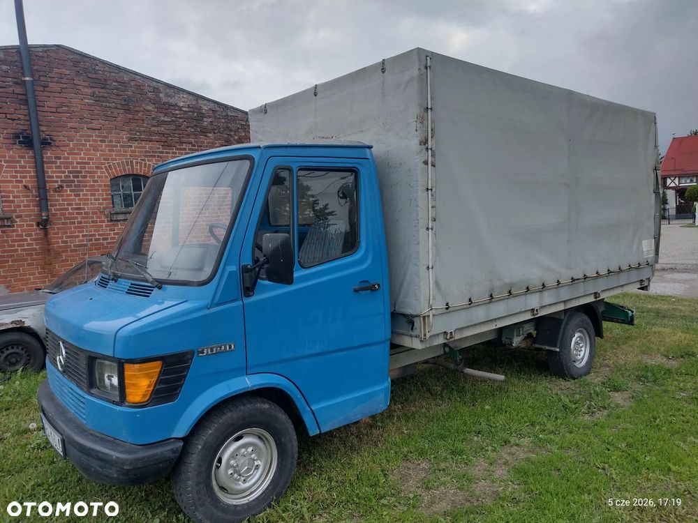 Mercedes-Benz 309D - 1