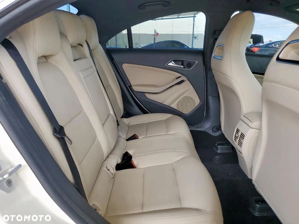 Mercedes-Benz CLA 250 7G-DCT Sport - 9