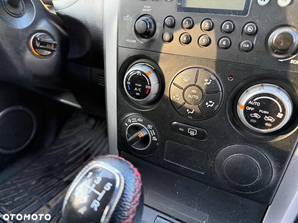 Suzuki Grand Vitara 2.0 Comfort + Family - 17