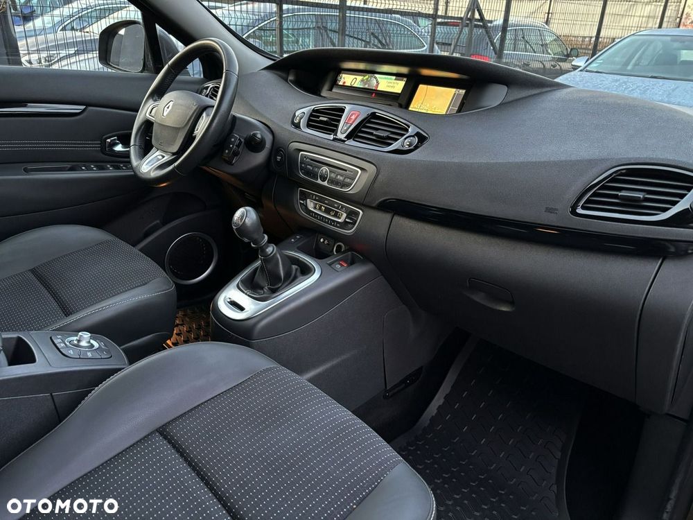Renault Grand Scenic - 32