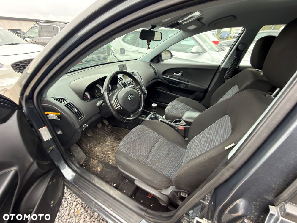 Kia Ceed - 10
