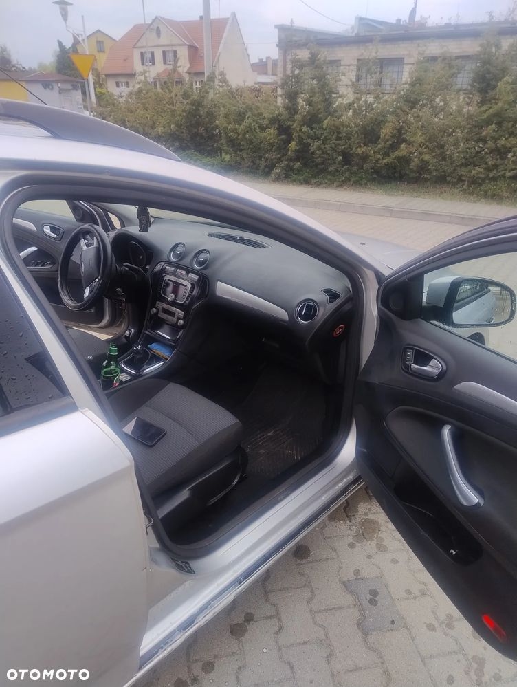 Ford Mondeo 2.0 TDCi Ghia - 12