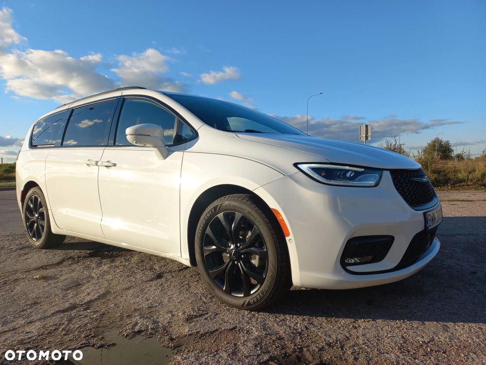 Chrysler Pacifica - 4