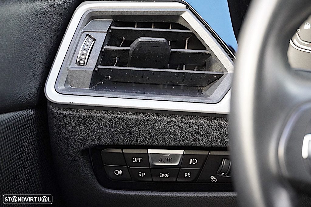 BMW 330 e Touring Auto - 37