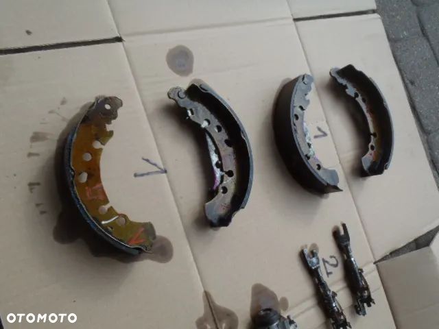 bęben szczęki cylinderek rozpierak hamulec tylny osłona tarcza kotwiczna kostka abs z zawieszenie tył toyota yaris II III 2 3 jak nowe - 34