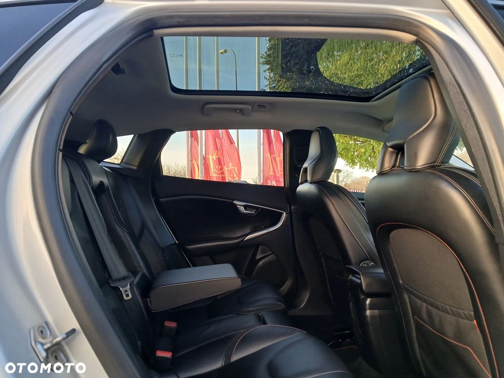 Volvo V40 D2 Drive-E Ocean Race - 14