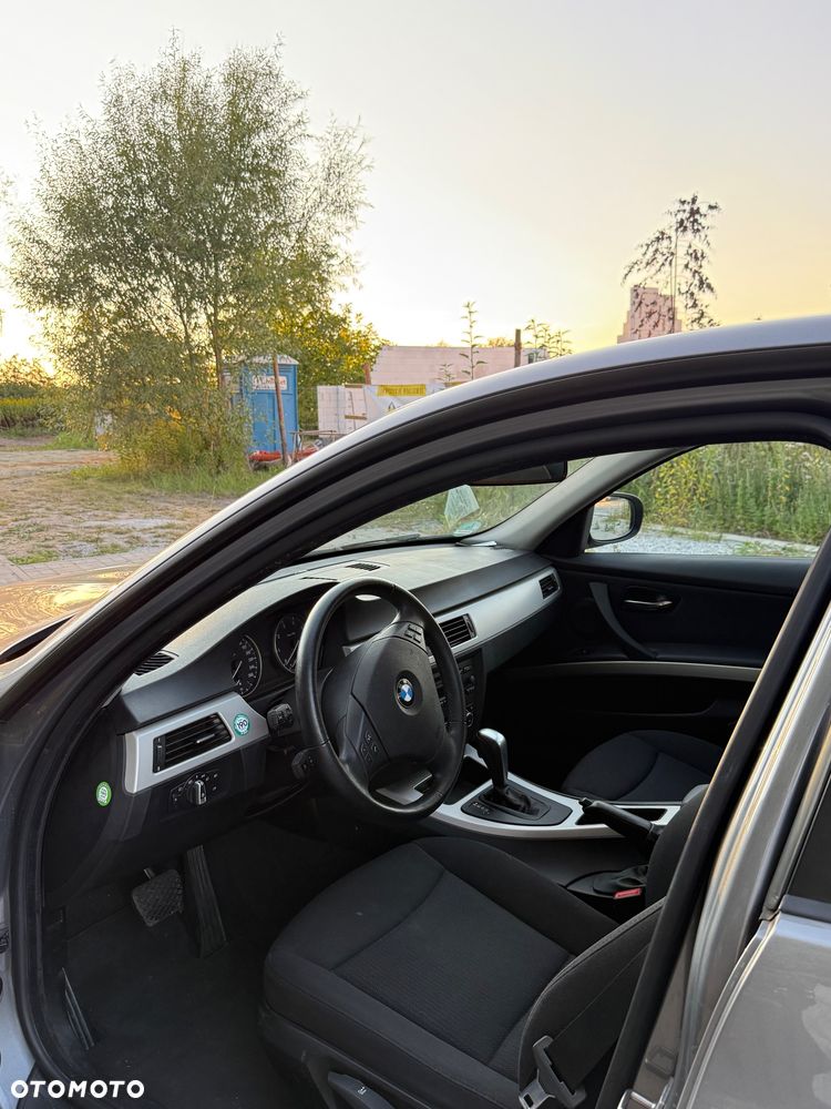 BMW Seria 3 318i - 4