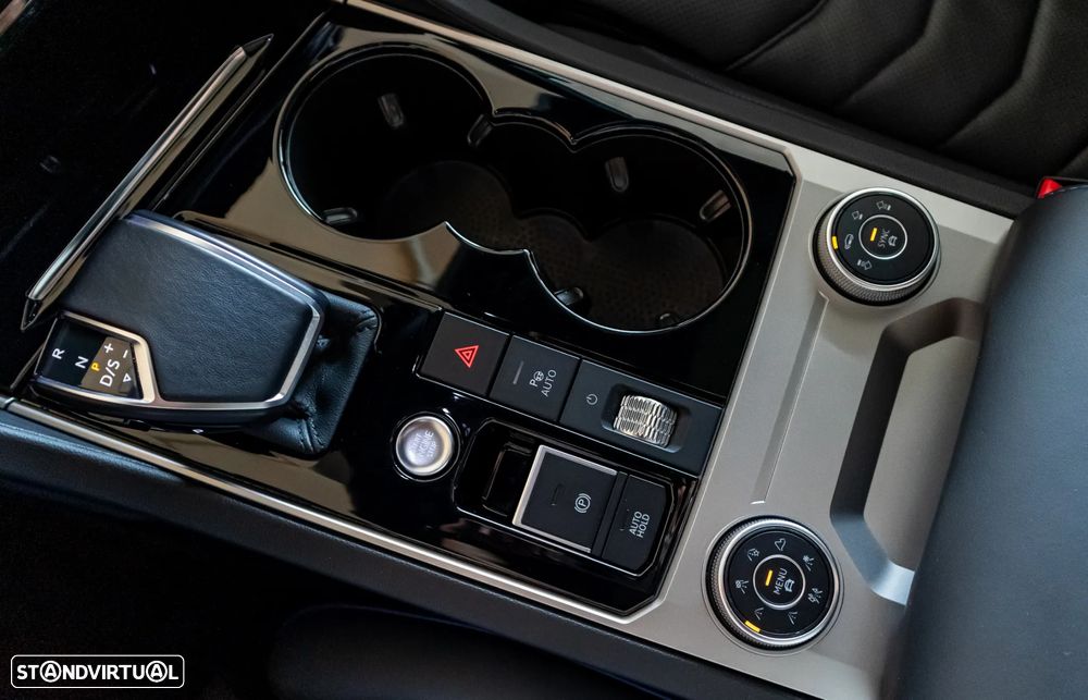 VW Touareg 3.0 TSI e-Hybrid R - 27