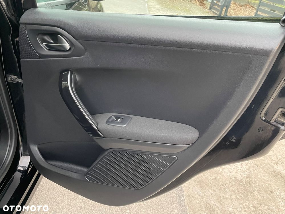 Peugeot 208 - 22
