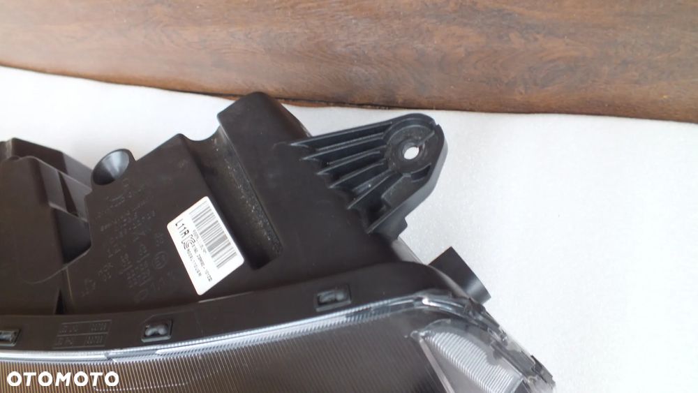 Lampa przednia prawa SsangYong Tivoli  ZGM92-101220 - 5