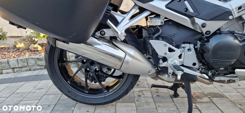 Honda VFR - 11