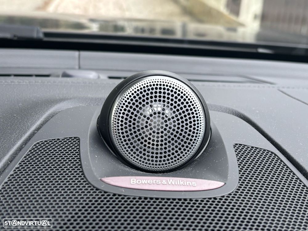 Volvo XC 60 2.0 T8 PHEV R-Design AWD - 8