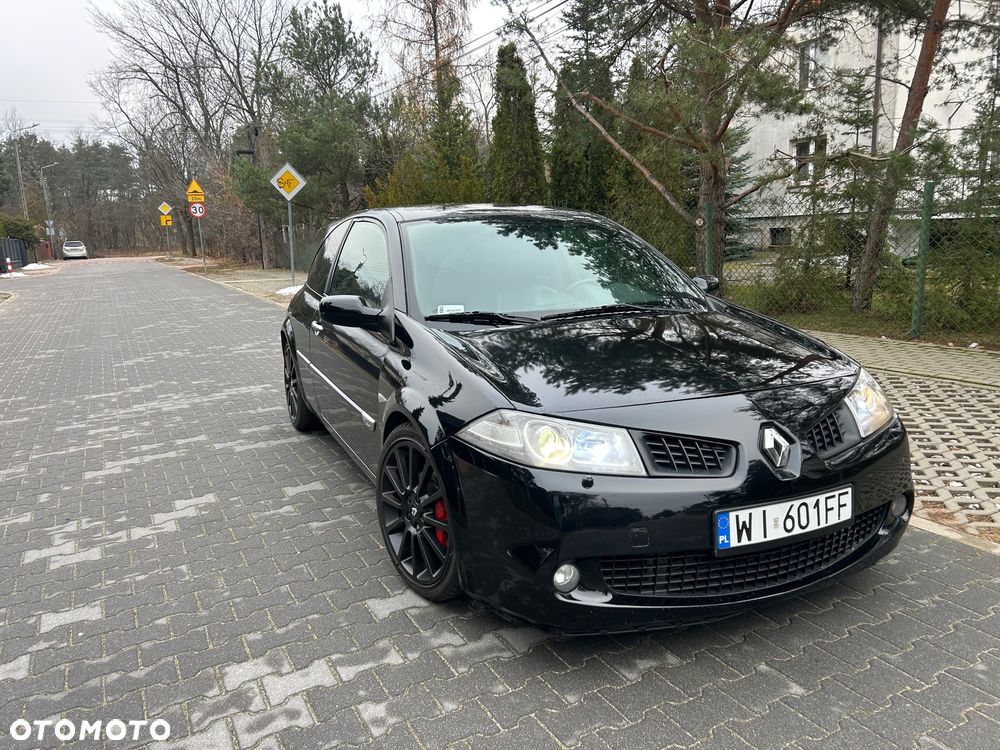 Renault Megane Sport F1-Team R26 - 2