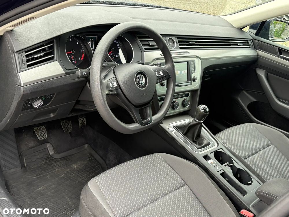 Volkswagen Passat Variant 1.6 TDI SCR BlueMotion Trendline - 9