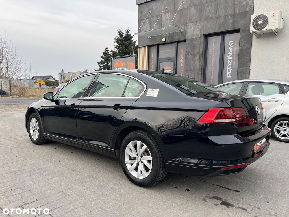 Volkswagen Passat - 4