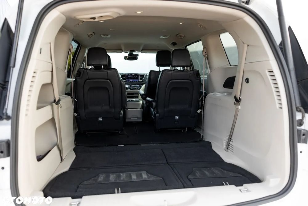 Chrysler Pacifica - 10