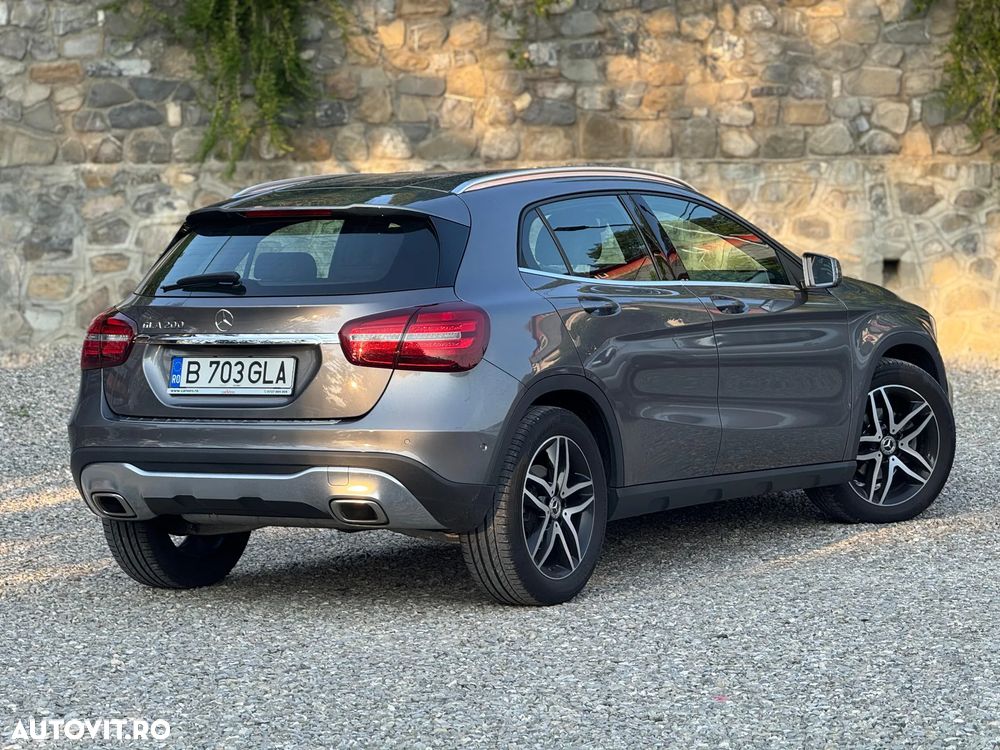 Mercedes-Benz GLA - 11