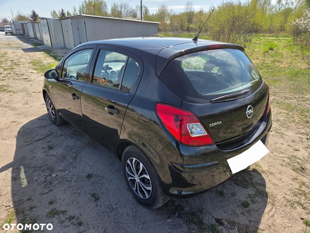 Opel Corsa 1.4 16V Cosmo - 4
