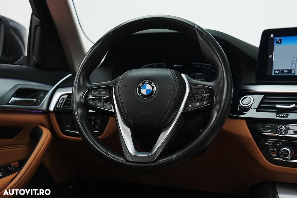 BMW Seria 5 530e xDrive Aut. - 32