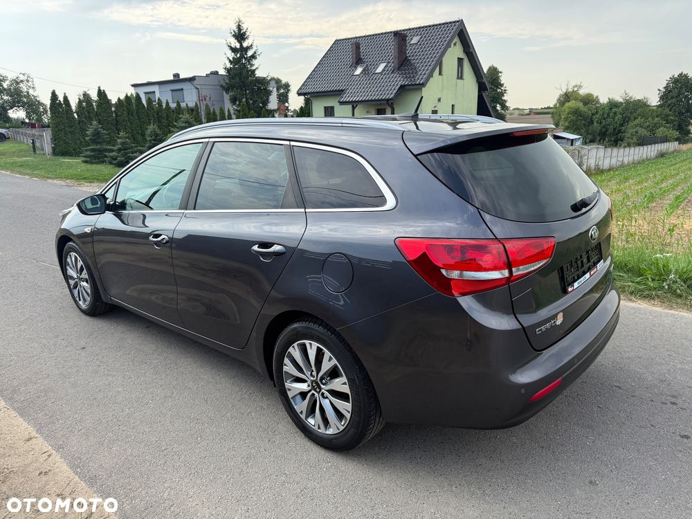Kia Ceed 1.6 CRDi 136 ISG Dream Team Edition - 3