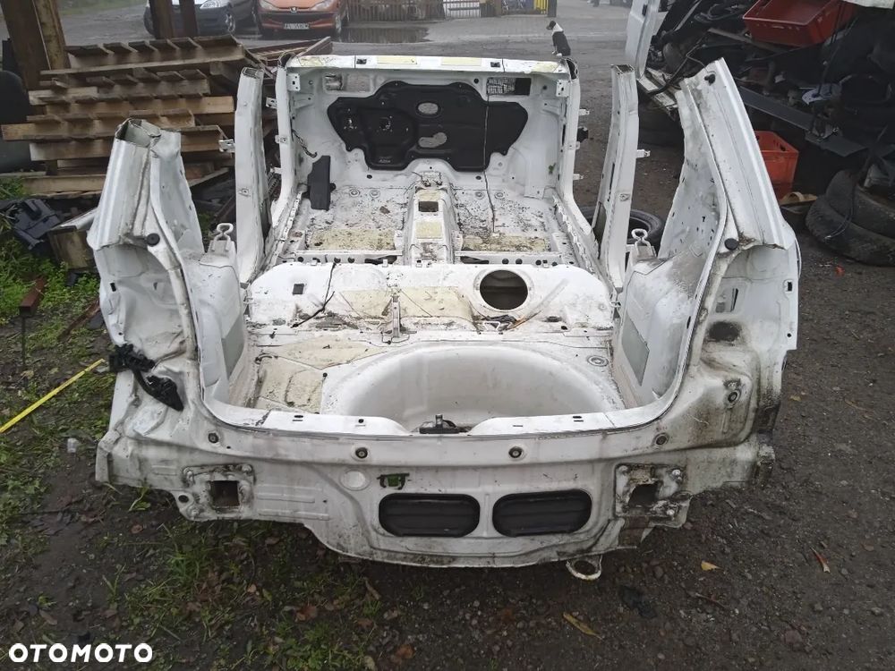 BŁOTNIK TYLNY PRAWY Z PASEM TYLNYM I WANNĄ VW POLO 6R 09-17 5D KOD KOLORU LB9A - 3