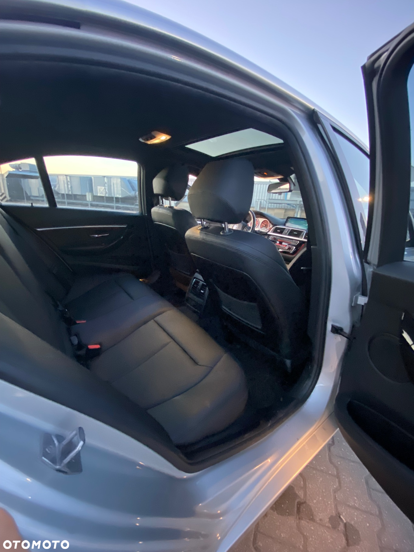 BMW Seria 3 330i - 14