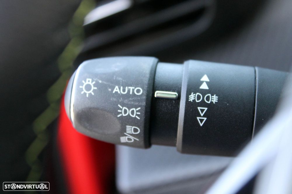 Peugeot e-2008 50 kWh GT - 10