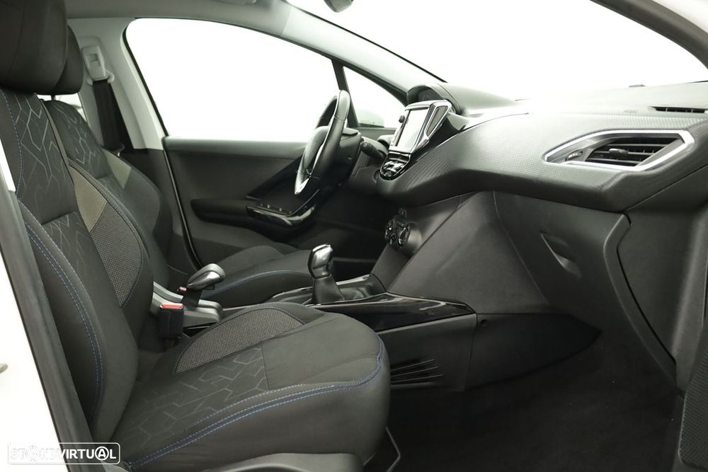Peugeot 2008 1.2 PureTech Signature - 22