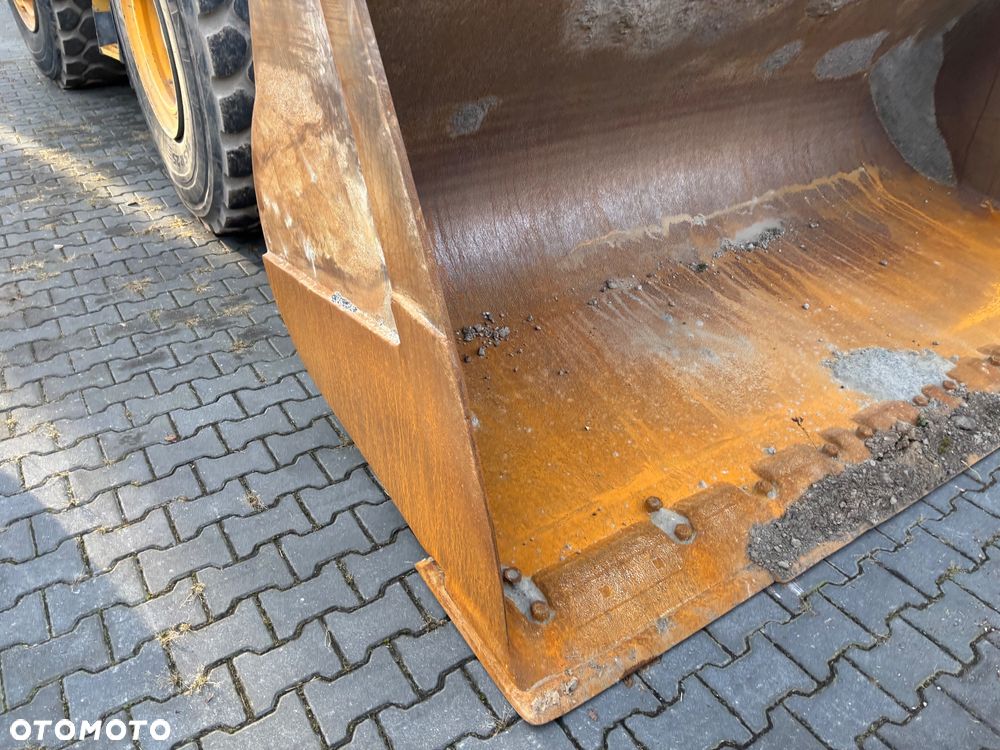 Volvo L150H rok 2011, 26ton, 4,2m3 opony 70%, bdb - 18