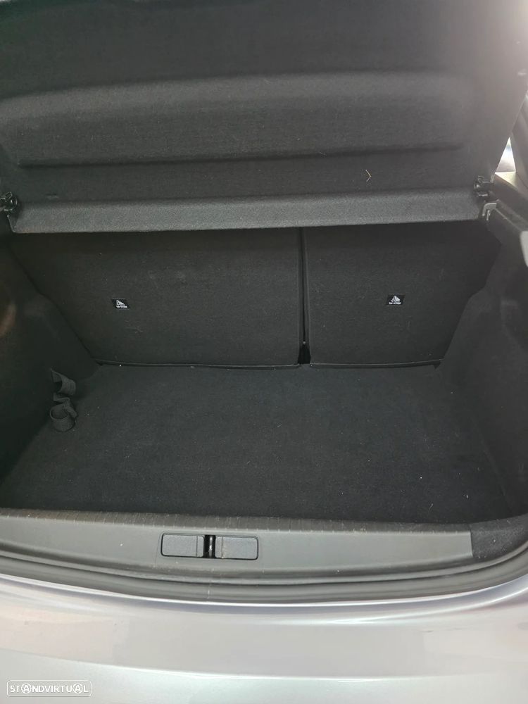 Peugeot e-208 - 14