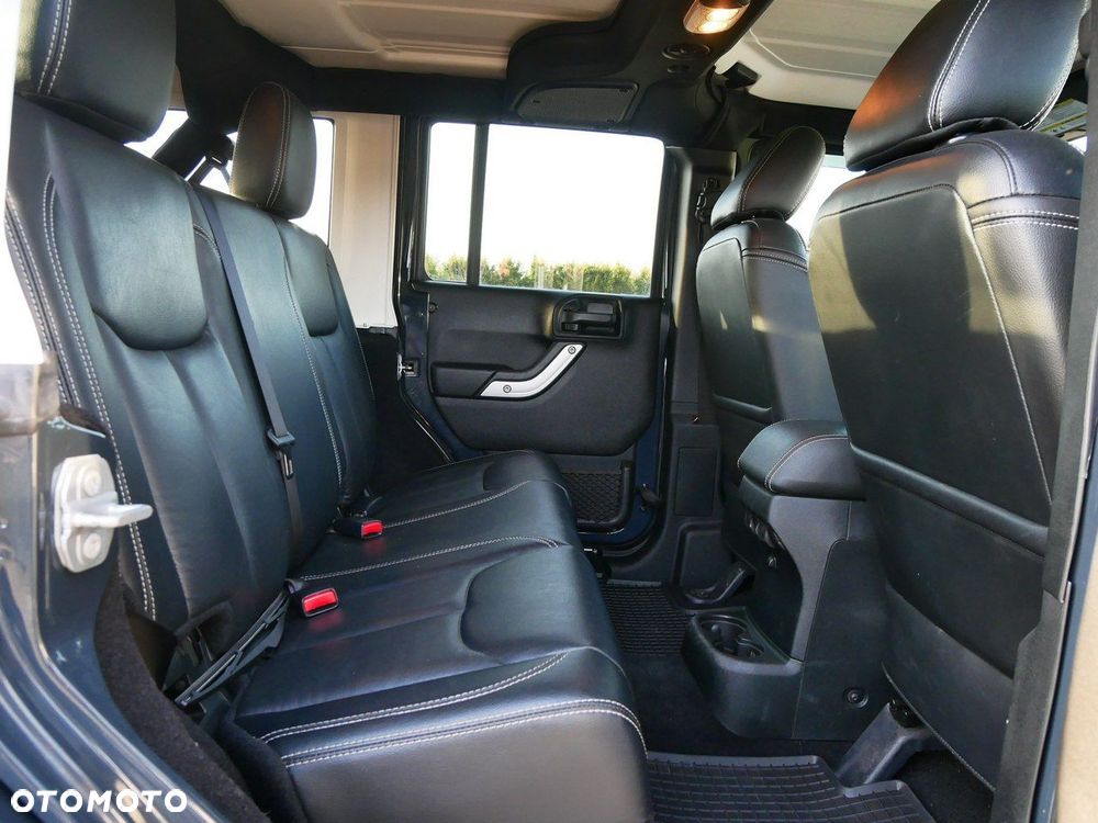 Jeep Wrangler 3.6 Unlim X - 23