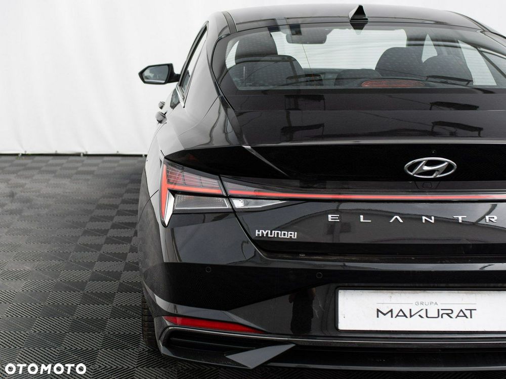 Hyundai Elantra 1.6 Executive CVT - 12