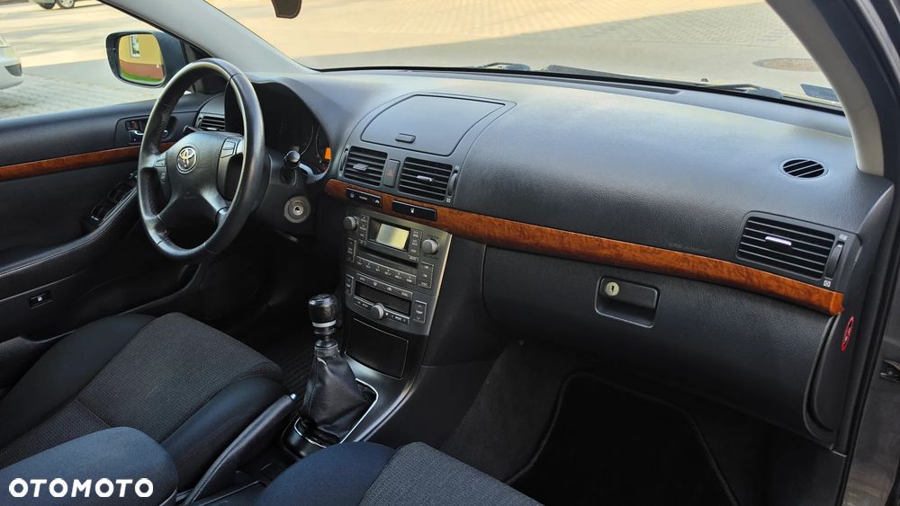 Toyota Avensis 2.0 D-4D Sol - 19