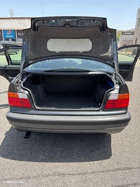 BMW 320 i - 10